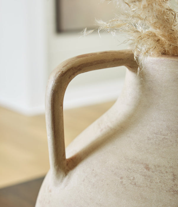 Justy Vase - Furniture 2 Go- FL